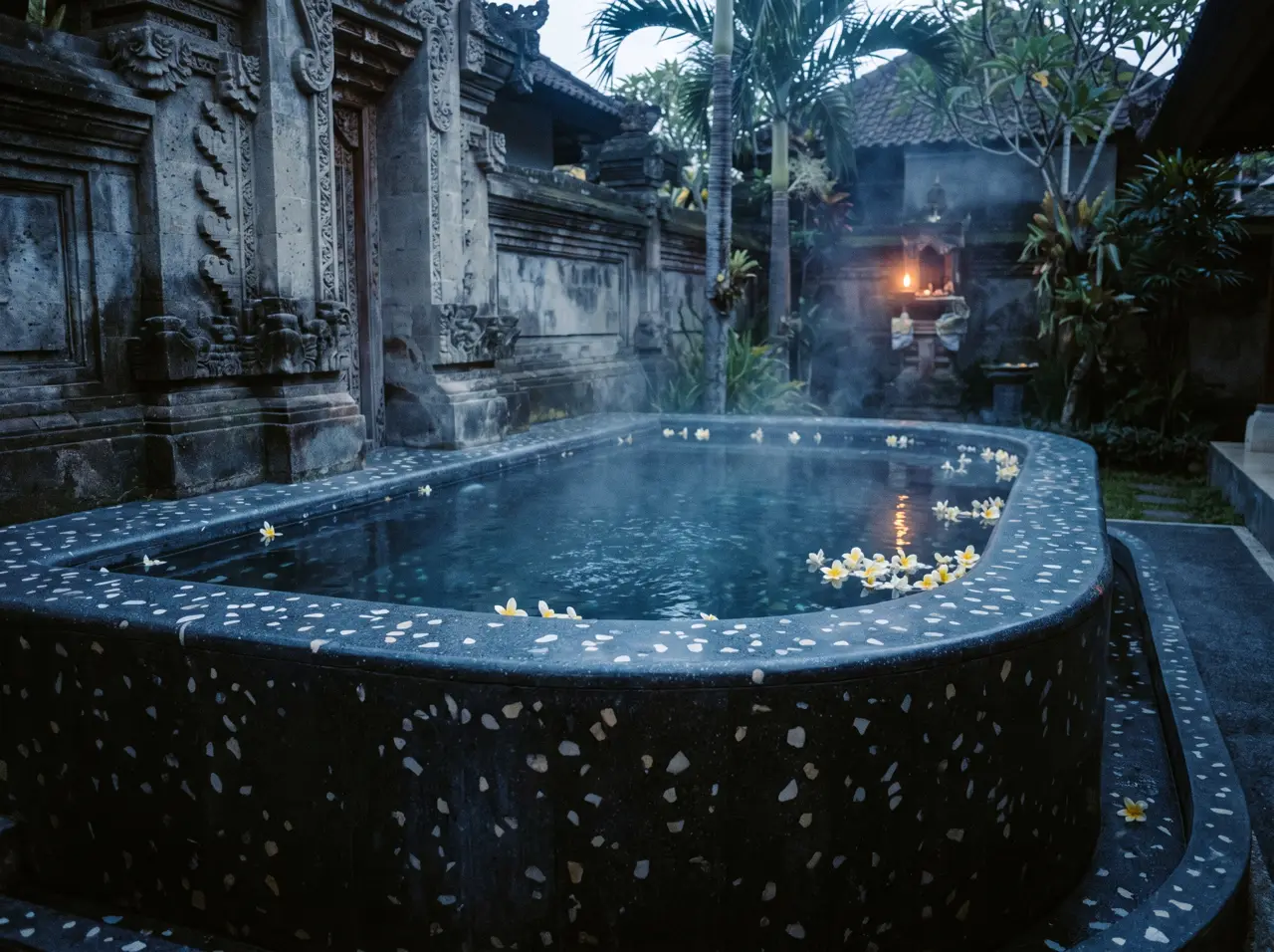 Bak es terrazzo di natah rumah Denpasar dengan dinding batu paras dan tanaman pandan